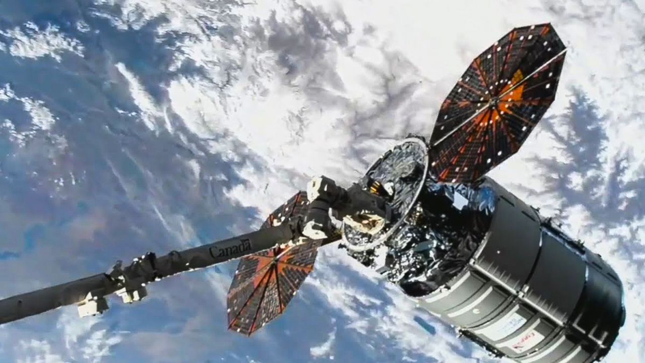 ISS のシグナス宇宙船と PACE 衛星 | 宇宙ニュース